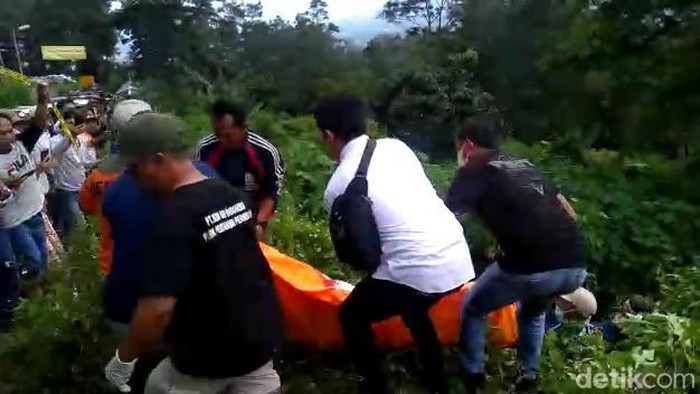 Mayat terbungkus tikar mojokerto