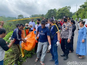Penuh Luka di Wajah, Mayat Pria Terbungkus Tikar Diduga Korban Pembunuhan