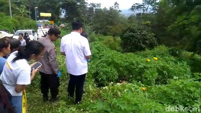 mayat terbungkus tikar mojokerto
