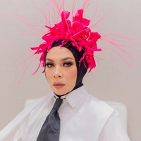 Pada Juli, Melly Goeslaw melakukan bedah bariatric. Setelah empat bulan melakukan pembedahan lambung tersebut, tubuh Melly Goeslaw sudah terlihat perbedaannya. Foto: dok. Instagram/@melly_goeslaw