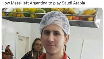 Malam ini Lionel Messi kelasnya seperti mas-mas yang jualan ayam goreng. Foto: (Twitter)