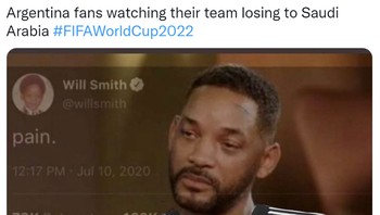 Argentina secara mengejutkan dikalahkan Arab Saudi 2-1 di laga Piala Dunia 2022. Argentina langsung jadi trending topic Twitter, para fans bersedih seperti meme ini. Foto: (Twitter)