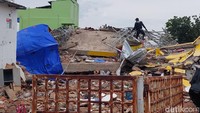 Bangunan kobong di pesantren Nurul Hidayah miring dan berisiko ambruk jika ada gempa susulan