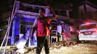 Kawasan tersebut terlihat terang hanya saat ada kendaraan yang melintas.