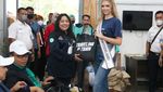 Foto: Miss Universe Swiss 2022 Naik Kereta Api ke Yogyakarta