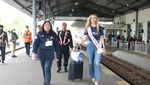 Foto: Miss Universe Swiss 2022 Naik Kereta Api ke Yogyakarta
