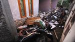 Mobil-Motor Ringsek Akibat Gempa di Cianjur