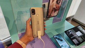Nokia C21 Plus didukung baterai 4.000 mAh yang diklaim bisa bertahan hingga dua hari dalam sekali pengisian. Ponsel ini dibanderol dengan harga Rp 1.499.000. Foto: Virgina Maulita Putri/detikINET