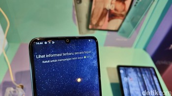 Di bagian depan terdapat kamera selfie 5 MP. Ponsel ini menggunakan chipset Unisoc 9863A1 yang dipadukan dengan RAM 4GB dan memori internal 64GB. Foto: Virgina Maulita Putri/detikINET