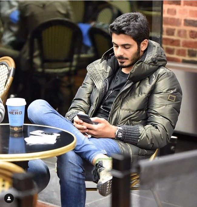 Keberadaan Pangeran Qatar ini mudah ditemui karena ia dan rombongan sering berjalan-jalan di LA, termasuk Las Vegas. Di sana, dilaporkan pria tersebut menghabiskan $300 ribu atau Rp 4,7 miliaran selama enam minggu liburan.Foto: Instagram