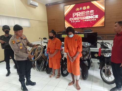 Pasutri asal Jember, Jawa Timur,  Sukron (23) dan Jamatul Rosidah (23) dibekuk polisi lantaran mencuri enam unit sepeda motor di berbagai lokasi di Jembrana.