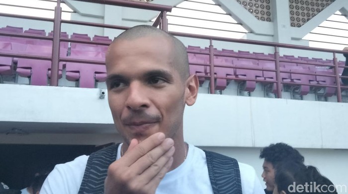 Pemain Persebaya Leo Lelis
