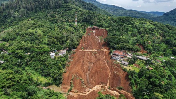 Penampakan Udara Longsor Akibat Gempa di Cugenang dan Cijendil