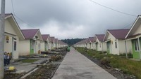 Isu yang ketiga adalah masih banyak perumahan yang tidak memperhatikan keterpaduan PSU dan aksesibiltas, pengembangan hunian dengan TOD juga belum optimal. Ke empat, manajemen informasi atau data dan evaluasi masih kurang akurat dan belum bisa jadi acuan dalam penyelesaian permasalahan perumahan. Kelima, belum optimalnya adopsi teknologi kinerja konstruksi dan pengembangan tekonologi bangunan gedung dalam mewujudkan green building dan smart living, dan ke enam adalah belum optimalnya kelembagaan perumahan dan keterbatasan sumber daya yang dimiliki serta belum kuatnya tata kelola untuk kolaboratif dengan masyarakat dan pelaku usaha.