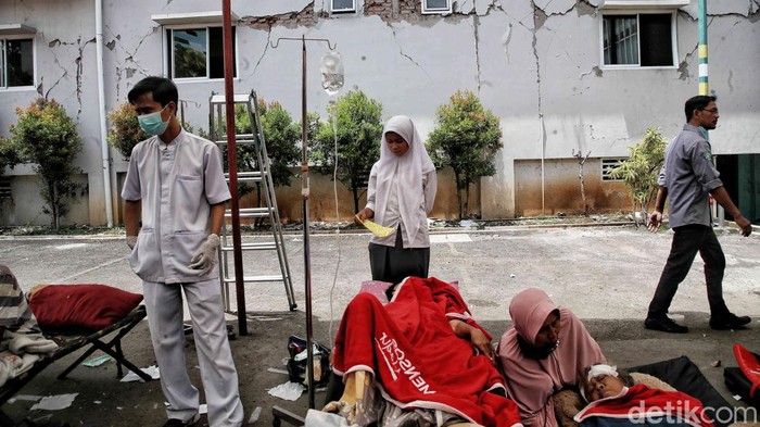 Pasien Korban Gempa Cianjur Tak Mau Dirawat di Dalam RS, Ini Alasannya