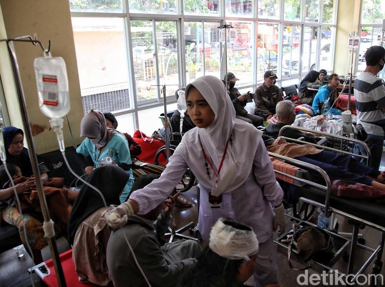 Perjuangan Nakes Rawat Korban Gempa Cianjur di Rumah Sakit yang Rusak
