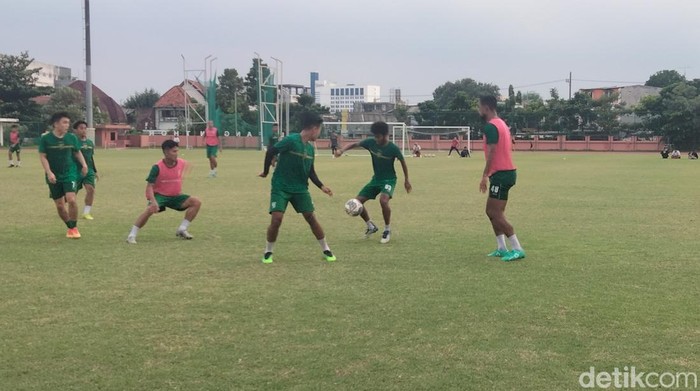 Persebaya menerima trial dua pemain
