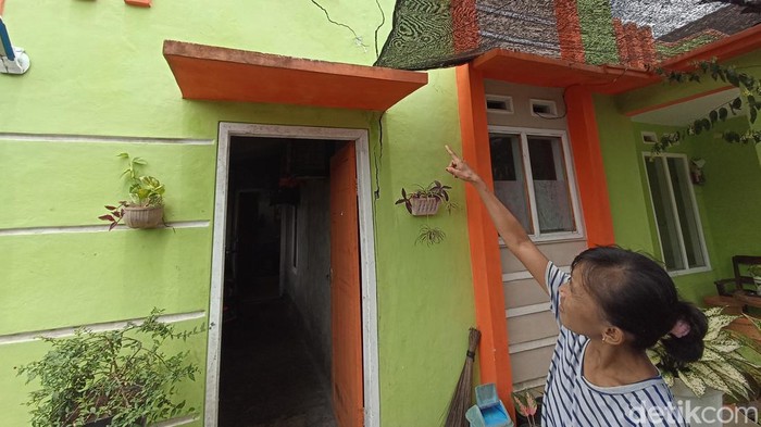 plengsengan di blitar ambrol