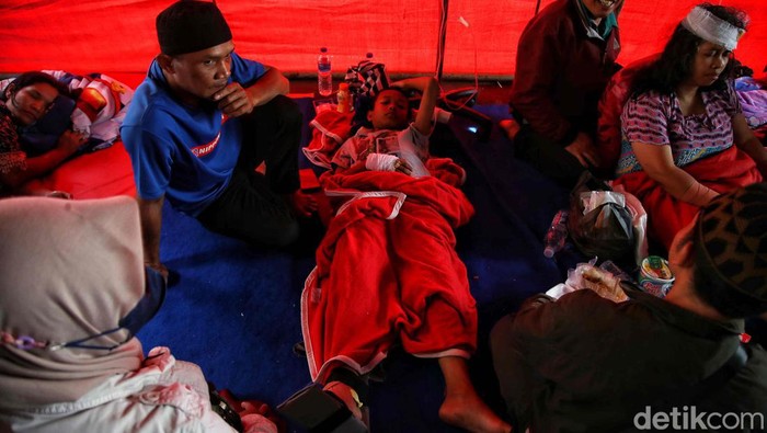 Potret Pilu Anak-anak Korban Gempa Cianjur dalam Perawatan Sejumlah anak-anak korban gempa mendapatkan perawatan di kawasan RSUD Sayang Cianjur, Kabupaten Cianjur, Jawa Barat, Selasa (22/11/2022). Menurut data BPBD Pemprov Jabar mengatakan saat ini korban meninggal dunia adalah 162 orang dan mayoritas korbanya adalah anak-anak.