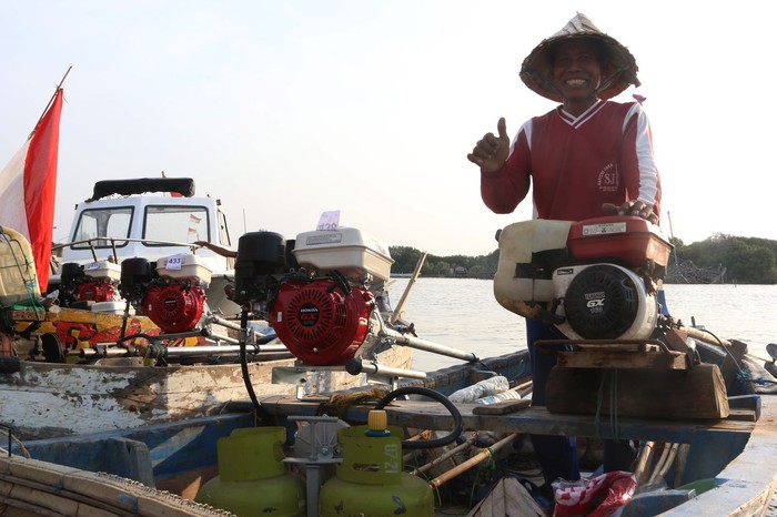 Puluhan ribu paket converter kit telah disalurkan kepada nelayan dan petani sejak 2016.