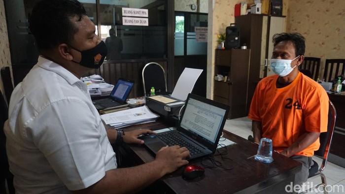 RAS, tersangka pemerkosa anak kandung berkali-kali di Mojokerto