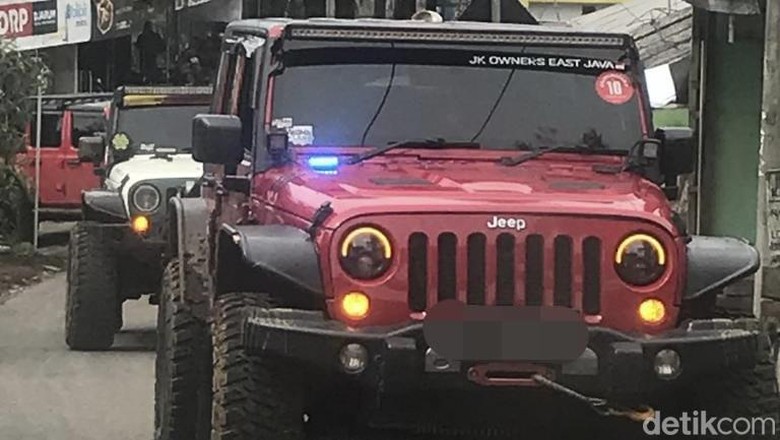 Rombongan rubicon paksa masuk bromo Rombongan rubicon paksa masuk bromo