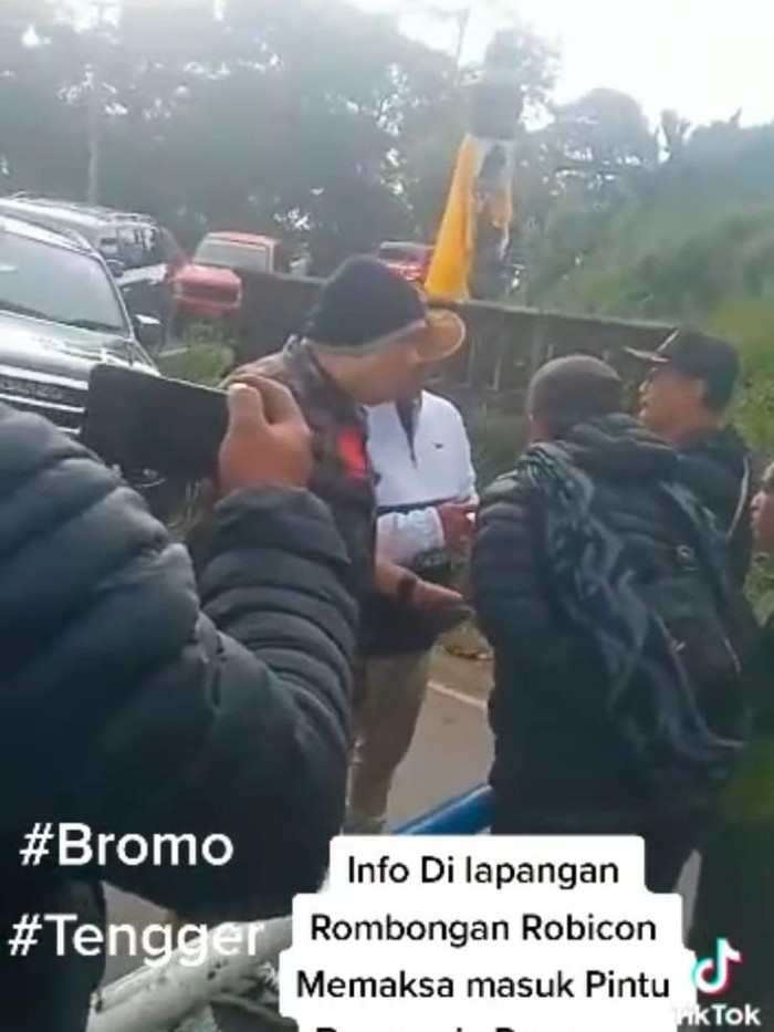 rubicon paksa masuk bromo