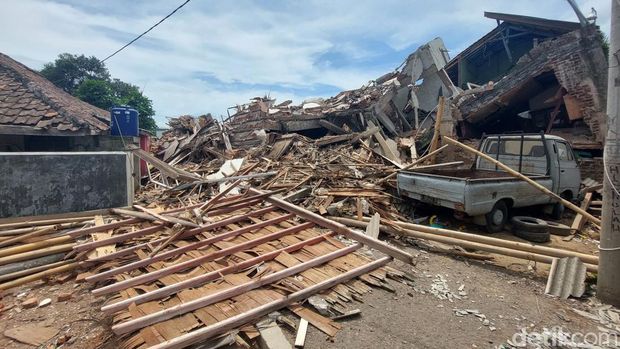 Rumah Rata dengan Tanah Dampak Gempa Cianjur
