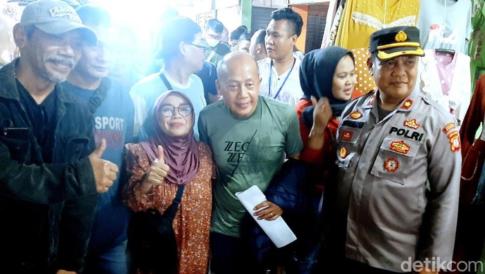 Saan Mustopa saat mendatangi Pasar Rengasdengklok