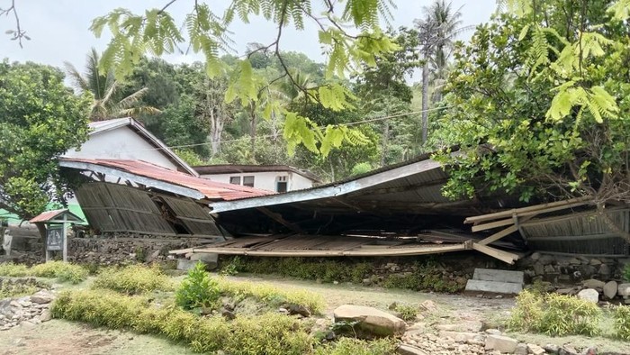 Sebanyak 30 rumah di Kecamatan Amarasi Selatan, Kabupaten Kupang, Provinsi Nusa Tenggara Timur (NTT), terdampak gempa bumi 5,5 magnitudo, Minggu (20/11/2022) malam. Camat Amarasi Selatan Tonci Teuf mengatakan, data terkini sebanyak 30 rumah rusak. Foto: Yufen Ernesto