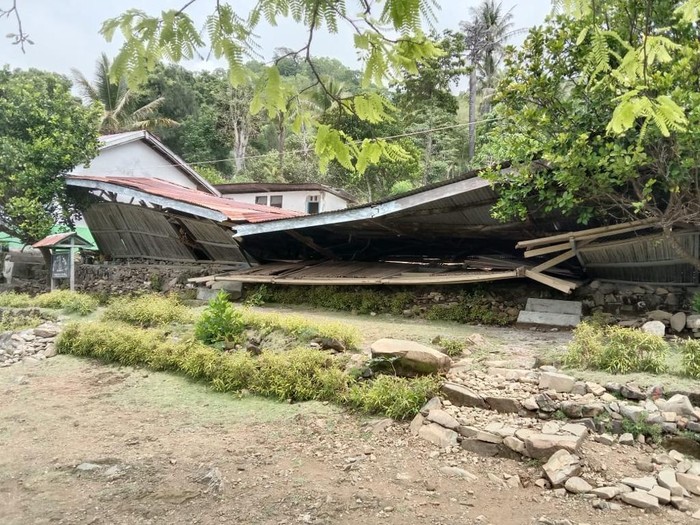 Sebanyak 30 rumah di Kecamatan Amarasi Selatan, Kabupaten Kupang, Provinsi Nusa Tenggara Timur (NTT), terdampak gempa bumi 5,5 magnitudo, Minggu (20/11/2022) malam. Camat Amarasi Selatan Tonci Teuf mengatakan, data terkini sebanyak 30 rumah rusak. Foto: Yufen Ernesto