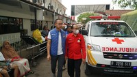 Selain di RSUD Cianjur, Eddy Soeparno juga menyalurkan bantuan makanan dan obat-obatan untuk warga yang berada di pengungsian.