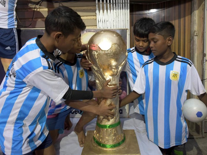 KOLKATA, INDIA - NOVEMBER 21: A North Kolkata neighbourhood (para) is decked up with FIFA World Cup 2022 theme, main focus on Brazil during Qatar World Cup 2022 on November 21, 2022 in Kolkata, India. (Photo by Samir Jana/Hindustan Times via Getty Images)