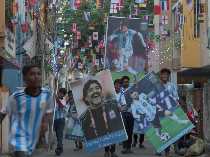 KOLKATA, INDIA - NOVEMBER 21: A North Kolkata neighbourhood (para) is decked up with FIFA World Cup 2022 theme, main focus on Brazil during Qatar World Cup 2022 on November 21, 2022 in Kolkata, India. (Photo by Samir Jana/Hindustan Times via Getty Images)