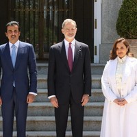 Wanita 38 tahun ini jarang muncul di muka publik. Salah satu kemunculannya yang langka adalah ketika mendampingi Emir Qatar kunjungan kenegaraan ke Spanyol pada Mei 2022. Ia berfoto bersama Raja Felipe dan Ratu Letizia. Foto: Anadolu Agency via Getty Images/Anadolu Agency