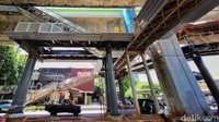 Sebagai informasi, Pemerintah Provinsi DKI Jakarta tengah menjalankan program pembangunan Skywalk salah satunya di Kebayoran Lama.