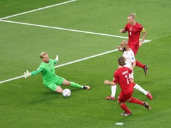 Issam Jebali sempat menjebol gawang Denmark pada menit ke-24. Menerima umpan panjang dari belakang, Jebali berlari dari tengah lapangan hingga ke kotak penalti dan menaklukkan Schmeichel.