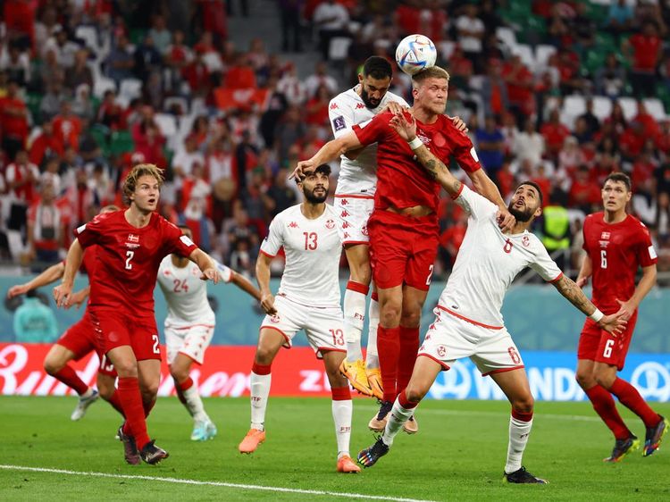 Skor Kacamata di Laga Denmark Vs Tunisia