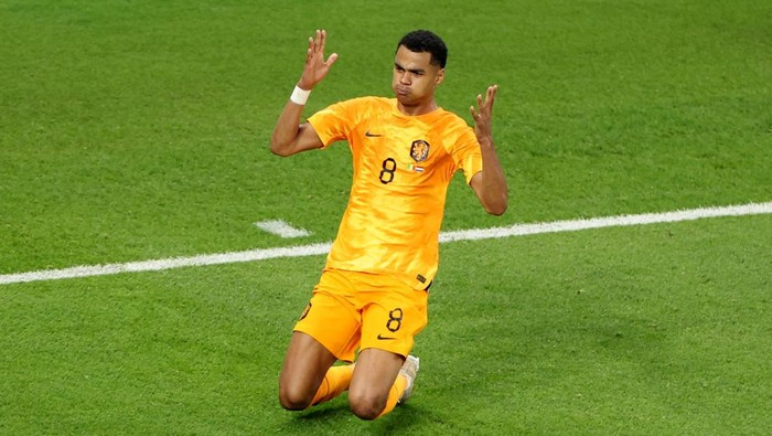 Soccer Football - FIFA World Cup Qatar 2022 - Group A - Senegal v Netherlands - Al Thumama Stadium, Doha, Qatar - November 21, 2022 Netherlands Cody Gakpo celebrates scoring their first goal REUTERS/Molly Darlington