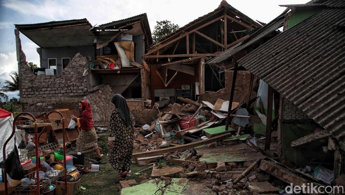 Tolong! Warga Kampung Munjul Satu Cianjur Butuh Bantuan Dampak gempa Cianjur yang merenggut ratusan nyawa membuat sejumlah warga membutuhkan bantuan. Salah satunya, warga di Kampung Munjul Satu.