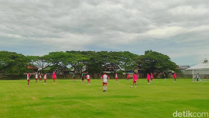 Winger PSM Makassar Yakob Sayuri kembali berlatih usai izin