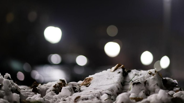 BERLIN, GERMANY - NOVEMBER 22: A pile of snow gathered on a pavement with street lights in the background on November 22, 2022 in Berlin, Germany. Winter has arrived in Germany with subzero temperatures as the country continues to face an uncertain energy market due to the consequences of Russia's ongoing war in Ukraine. While natural gas reserves are full and the government has finalized a price cap scheme on electricity and heating costs for consumers, many Germans remain concerned whether they will be able to afford their energy bills and whether energy supplies will be stable over the coming months. (Photo by Omer Messinger/Getty Images)