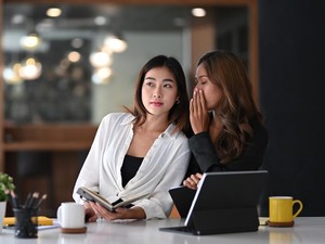 Arti Bahasa Gaul Spill, Asal Muasal hingga Contoh Kalimat