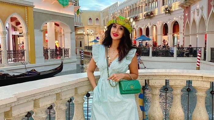 6 Pesona Awet Muda Diah Permatasari di Usia 50, Bodi Bak ABG