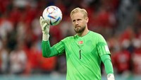 AL RAYYAN, QATAR - NOVEMBER 22: Kasper Schmeichel of Denmark looks on during the FIFA World Cup Qatar 2022 Group D match between Denmark and Tunisia at Education City Stadium on November 22, 2022 in Al Rayyan, Qatar. (Photo by Lars Baron/Getty Images)