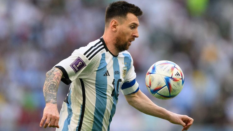 22 November 2022, Qatar, Lusail: Soccer: World Cup, Argentina - Saudi Arabia, Preliminary round, Group C, Matchday 1, Lusail Iconic Stadium, Argentinas Lionel Messi plays the ball. Photo: Robert Michael/dpa (Photo by Robert Michael/picture alliance via Getty Images)