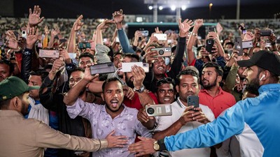 Antusias Buruh Migran Nobar Piala Dunia dari Hasil Keringat