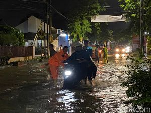 Banjir Akibat Hujan Deras Sempat Rendam 5 Ruas Jalan di Kota Jember
