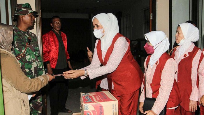 Bantuan untuk Korban Gempa Cianjur Bantuan kemanusian terus diberikan untuk korban gempa Cianjur. Salah satunya oleh Kongres Wanita Indonesia (Kowani).