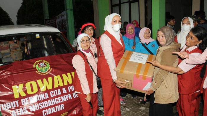 Bantuan untuk Korban Gempa Cianjur Bantuan kemanusian terus diberikan untuk korban gempa Cianjur. Salah satunya oleh Kongres Wanita Indonesia (Kowani).